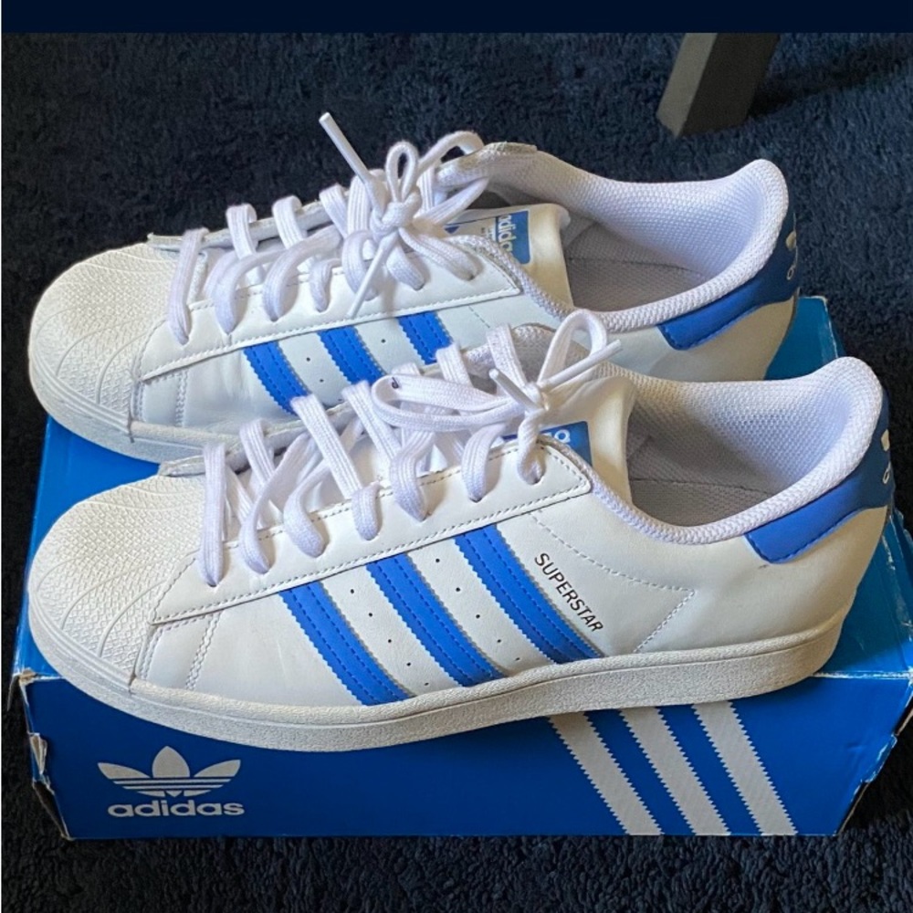 Adidas size 8 men white & light blue